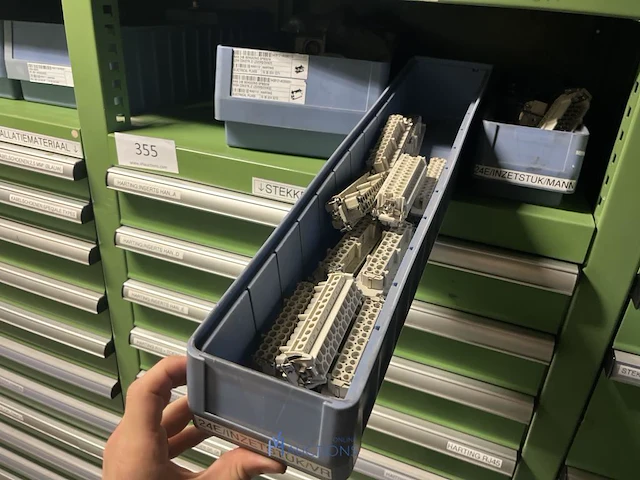Partij klemmen en industriële connectoren - afbeelding 84 van  91