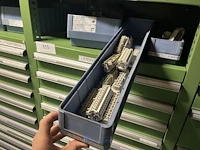 Partij klemmen en industriële connectoren - afbeelding 84 van  91