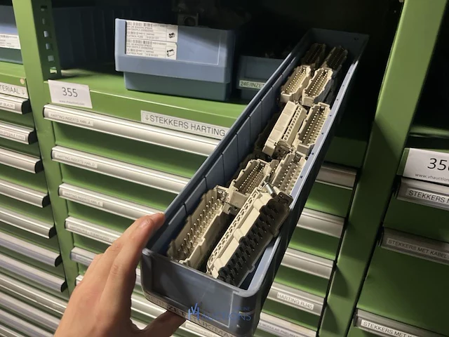 Partij klemmen en industriële connectoren - afbeelding 85 van  91