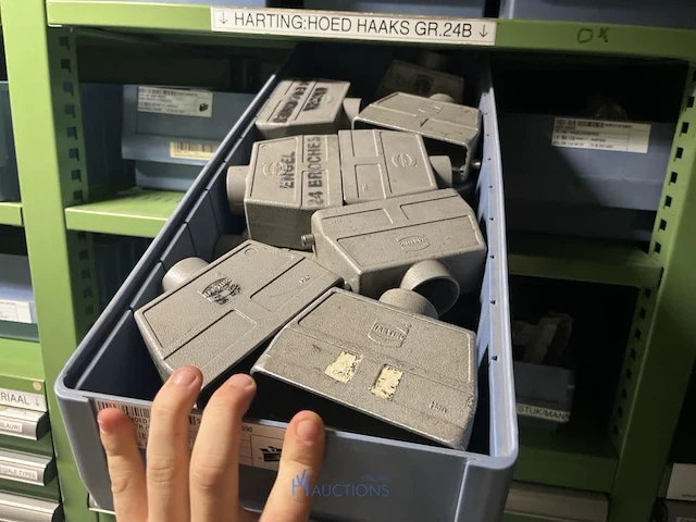 Partij klemmen en industriële connectoren - afbeelding 87 van  91
