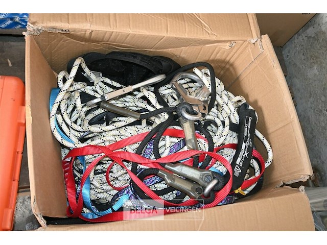 Partij klimgereedschap - afbeelding 1 van  6