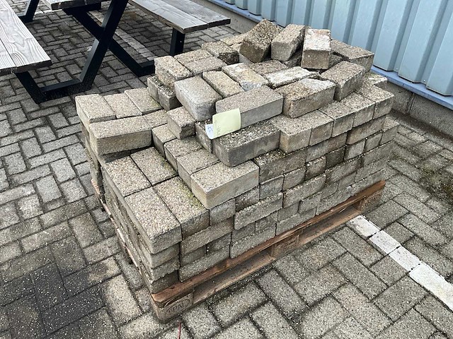 Partij klinkers en blauwsteen - afbeelding 1 van  3