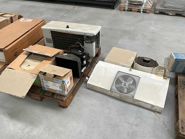 Partij koelcompressoren en verdampers - afbeelding 1 van  3