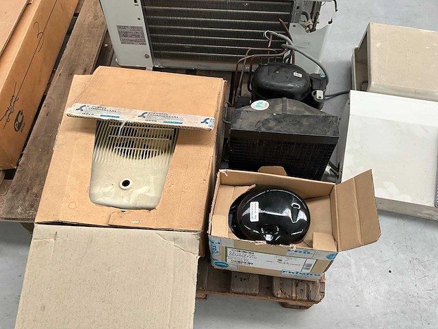 Partij koelcompressoren en verdampers - afbeelding 3 van  3