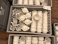 Partij koffietassen, ondertassen en kannetjes - afbeelding 2 van  6