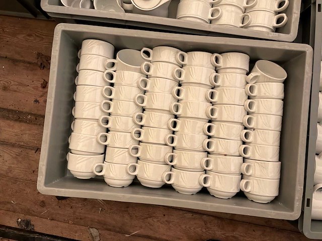 Partij koffietassen, ondertassen en kannetjes - afbeelding 3 van  6