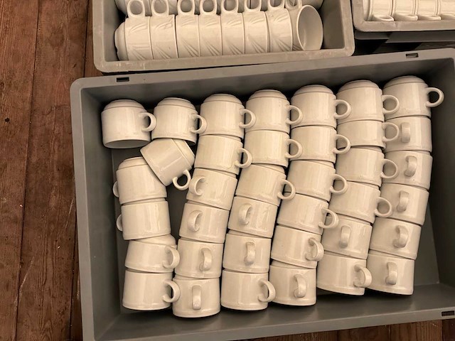 Partij koffietassen, ondertassen en kannetjes - afbeelding 4 van  6