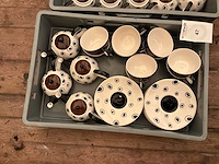 Partij koffietassen, ondertassen en kannetjes - afbeelding 2 van  3