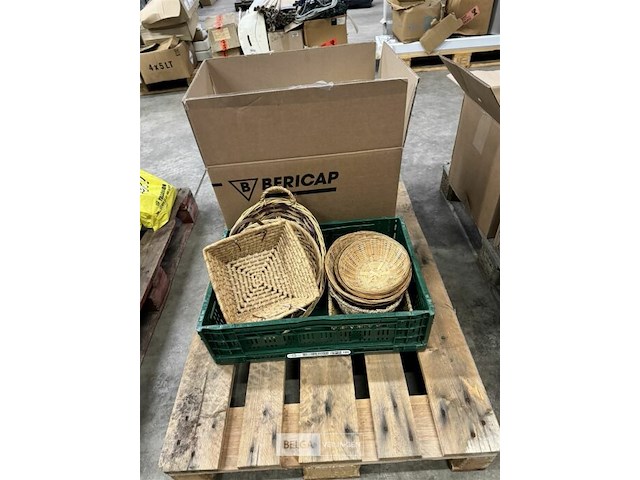 Partij kommen + rieten mandjes - afbeelding 1 van  4