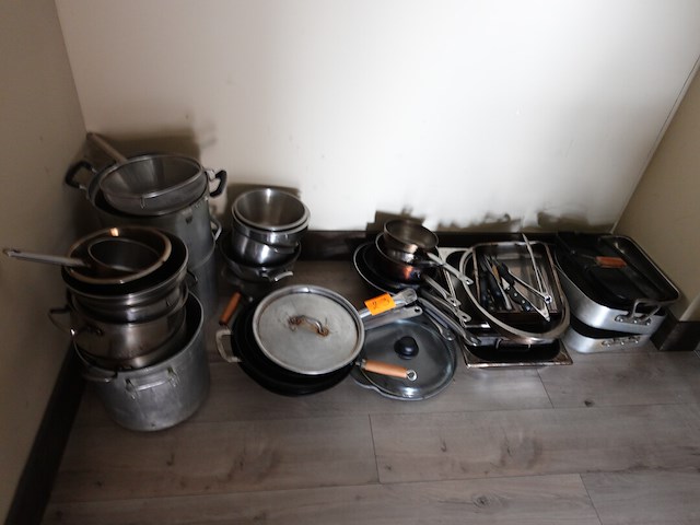 Partij kookpotten/pannen en braadsledes - afbeelding 1 van  3