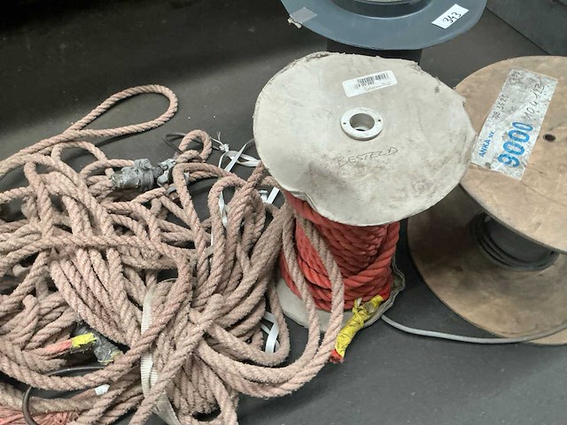 Partij koord en haspels - afbeelding 4 van  6