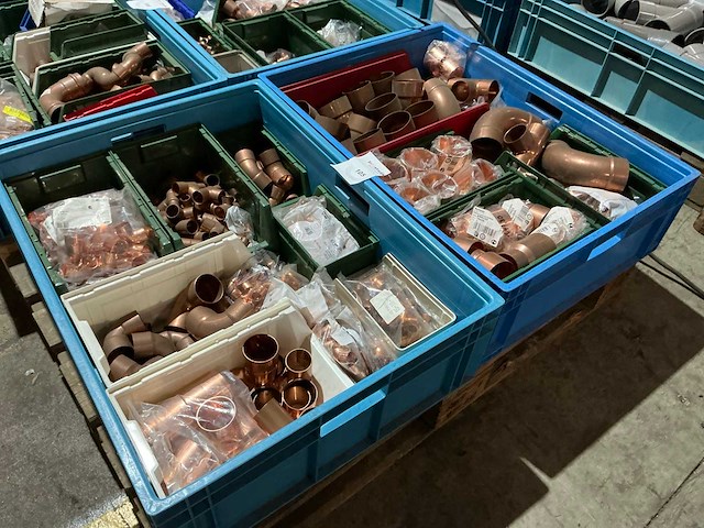 Partij koperen fitting materiaal - afbeelding 1 van  3