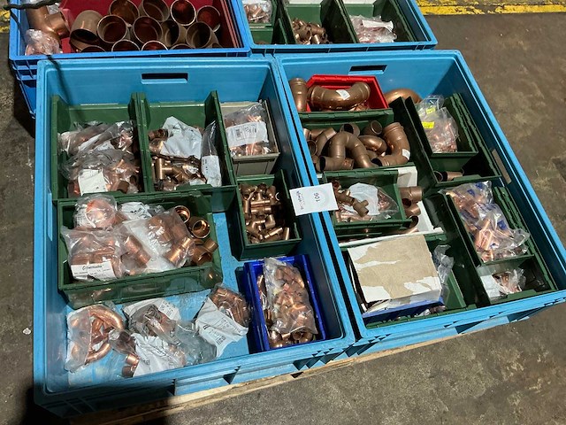Partij koperen fitting materiaal - afbeelding 1 van  7