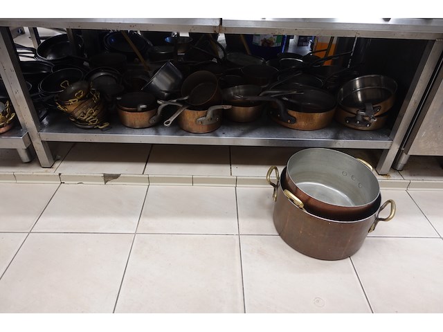 Partij koperen pannen - afbeelding 1 van  14