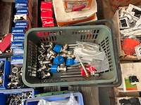 Partij koppelingen en kranen - afbeelding 6 van  12