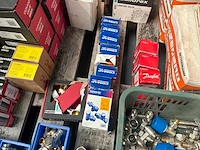 Partij koppelingen en kranen - afbeelding 8 van  12