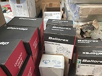 Partij koppelingen en kranen - afbeelding 12 van  12