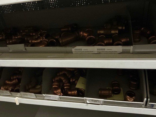 Partij koppelingen, kranen, nipels en klemmen - afbeelding 9 van  18