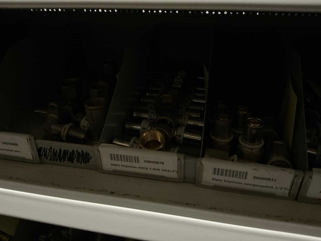 Partij koppelingen, kranen, nipels en klemmen - afbeelding 10 van  18