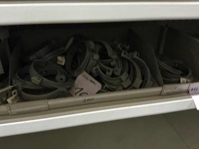 Partij koppelingen, kranen, nipels en klemmen - afbeelding 13 van  18