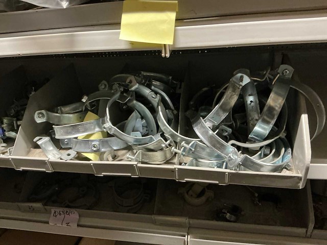 Partij koppelingen, kranen, nipels en klemmen - afbeelding 14 van  18