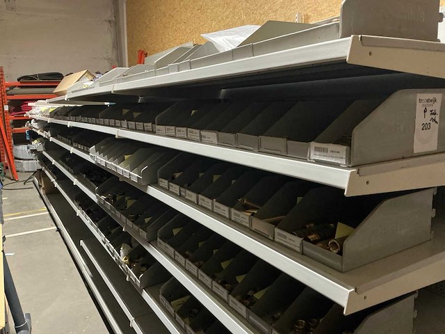 Partij koppelingen, kranen, nipels en klemmen - afbeelding 1 van  18