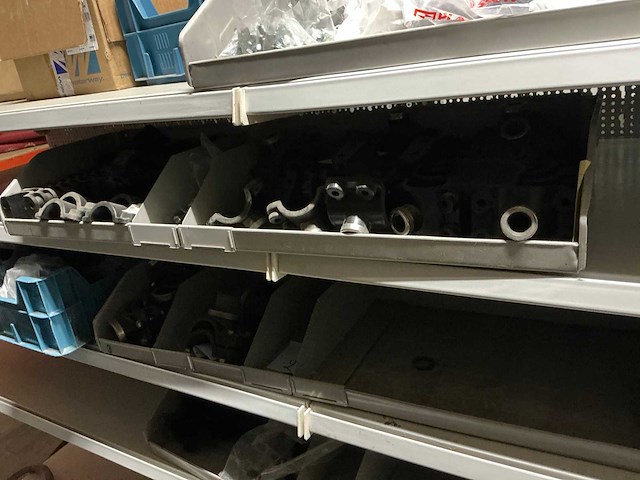 Partij koppelingen, kranen, nipels en klemmen - afbeelding 16 van  18