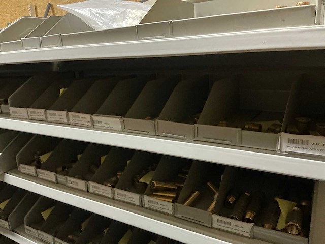 Partij koppelingen, kranen, nipels en klemmen - afbeelding 2 van  18