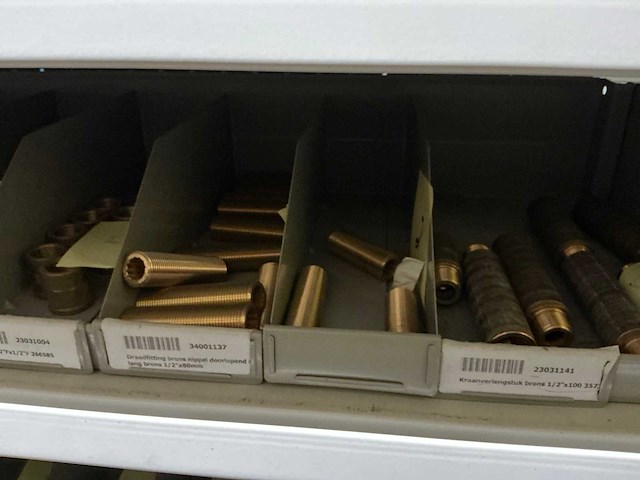 Partij koppelingen, kranen, nipels en klemmen - afbeelding 3 van  18