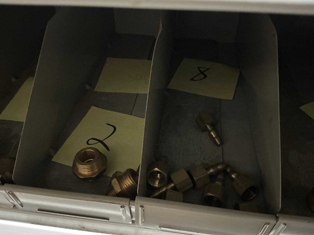 Partij koppelingen, kranen, nipels en klemmen - afbeelding 4 van  18