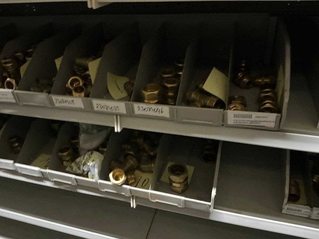 Partij koppelingen, kranen, nipels en klemmen - afbeelding 5 van  18