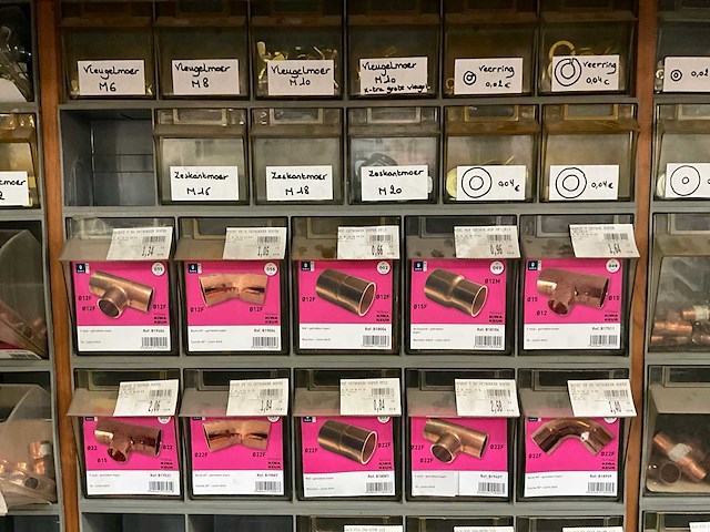 Partij koppelstukken en bevestigingsmaterialen - afbeelding 2 van  54