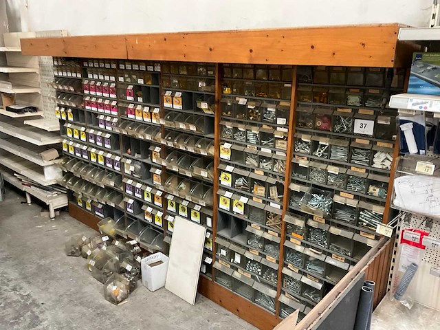 Partij koppelstukken en bevestigingsmaterialen - afbeelding 1 van  54