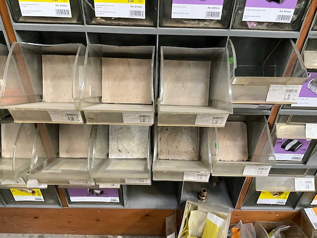Partij koppelstukken en bevestigingsmaterialen - afbeelding 16 van  54