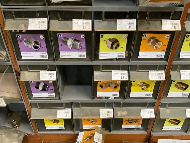 Partij koppelstukken en bevestigingsmaterialen - afbeelding 22 van  54