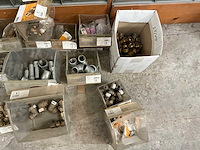 Partij koppelstukken en bevestigingsmaterialen - afbeelding 27 van  54