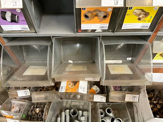 Partij koppelstukken en bevestigingsmaterialen - afbeelding 28 van  54