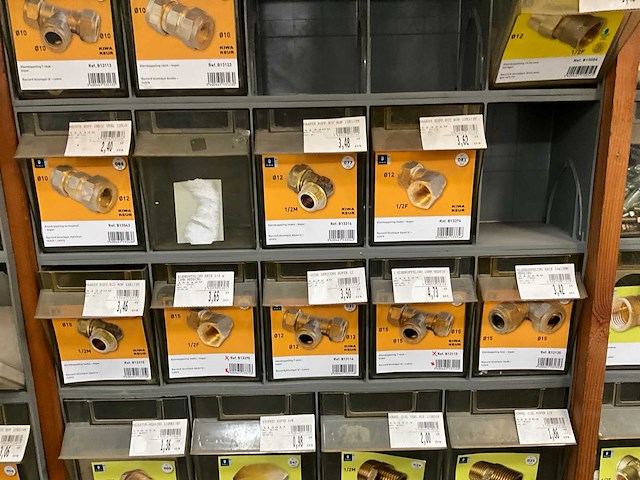 Partij koppelstukken en bevestigingsmaterialen - afbeelding 35 van  54