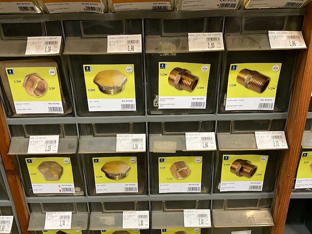 Partij koppelstukken en bevestigingsmaterialen - afbeelding 37 van  54