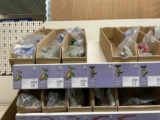 Partij kraanwerk en installatietoebehoren - afbeelding 9 van  25