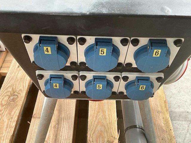 Partij krachtstroom materiaal 400v – kabels, verdeelkasten en stekkers - afbeelding 3 van  18