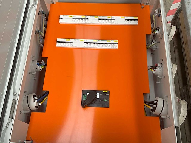 Partij krachtstroom materiaal 400v – kabels, verdeelkasten en stekkers - afbeelding 7 van  18