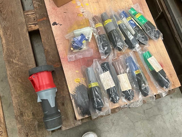 Partij krachtstroom materiaal 400v – kabels, verdeelkasten en stekkers - afbeelding 9 van  18