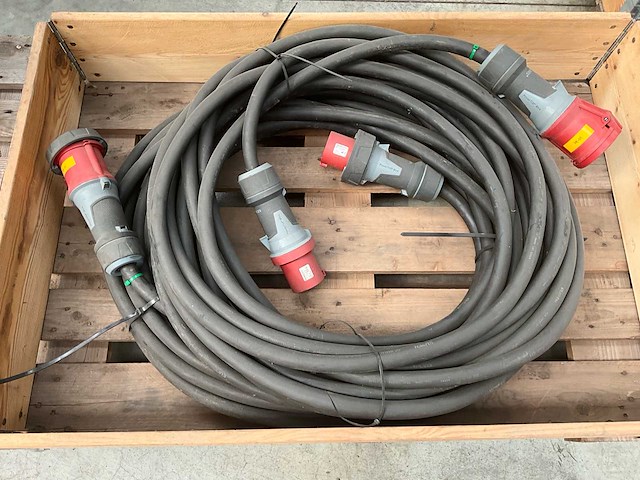 Partij krachtstroom materiaal 400v – kabels, verdeelkasten en stekkers - afbeelding 12 van  18