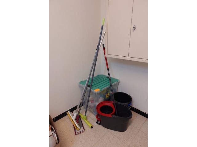 Partij kuisproducten - afbeelding 1 van  3