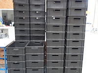 Partij kunstof stapelbakken