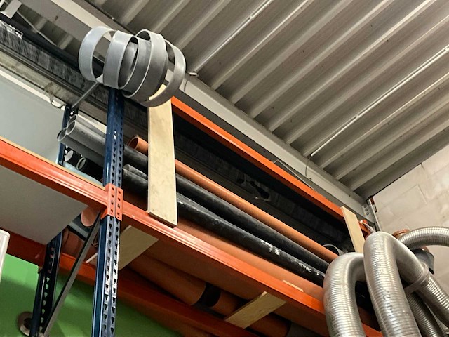 Partij kunststof afvoerbuis - afbeelding 1 van  2