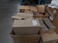 Partij kunststof beschermbuisjes + pallet kunststof klemmen - afbeelding 2 van  8