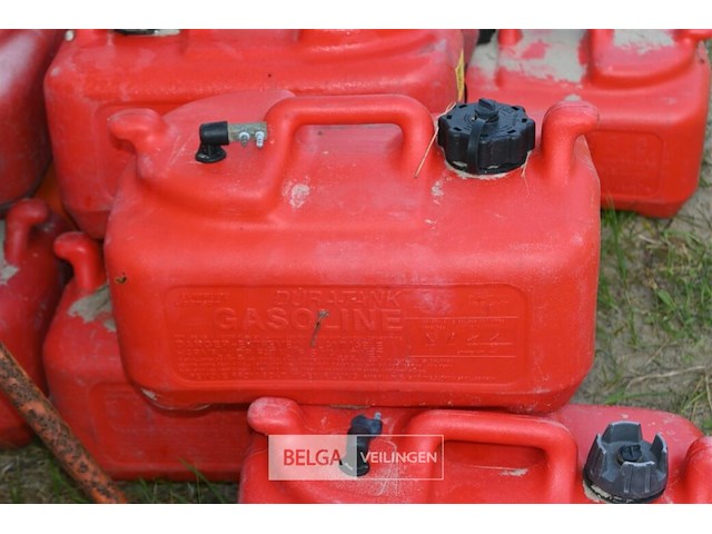 Partij kunststof brandstoftanks - afbeelding 2 van  5