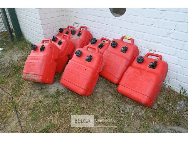 Partij kunststof brandstoftanks - afbeelding 1 van  5